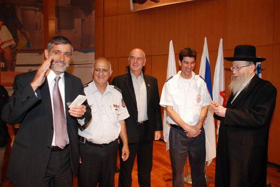 Aid workers receive ribbon Second Lebanon War -2