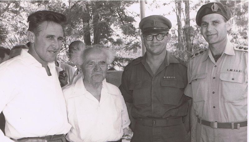 Jenka Ratne and Michael Shore in 1959 at Israel Defense Prize Ceremony